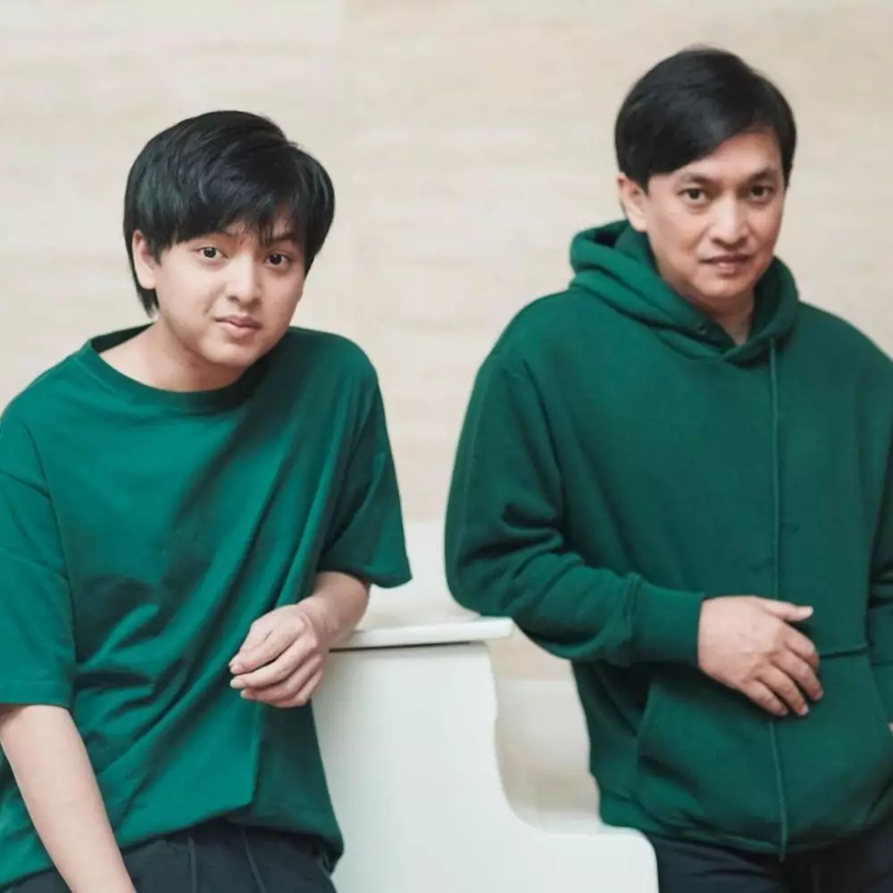 kebersamaan penyanyi pria bareng anak © 2021 brilio.net