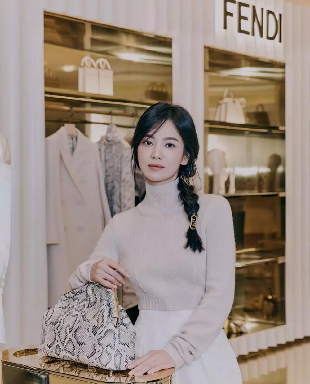 penampilan Song Hye-kyo © 2021 brilio.net