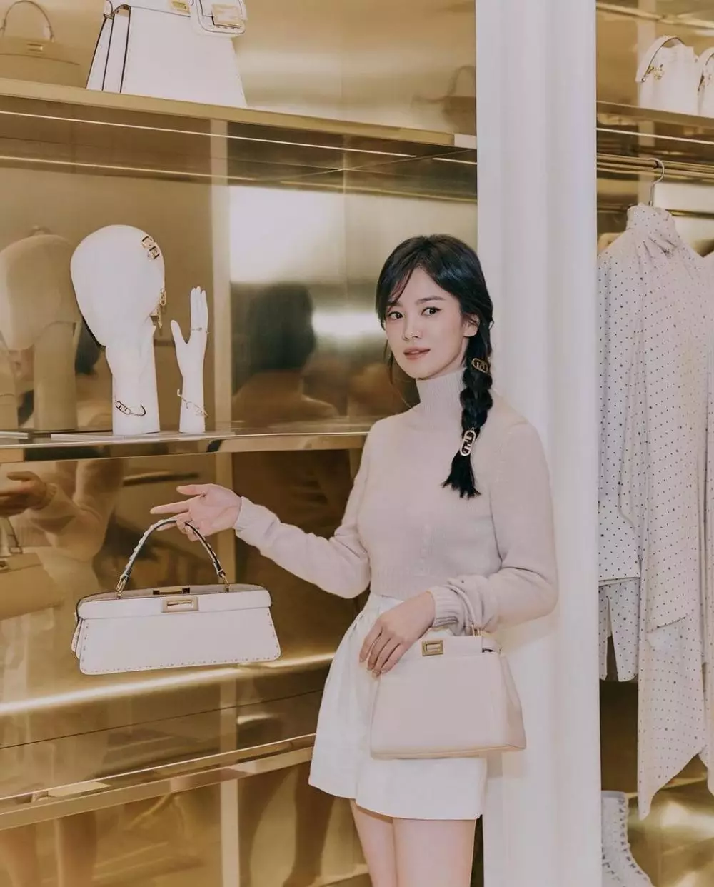 penampilan Song Hye-kyo © 2021 brilio.net