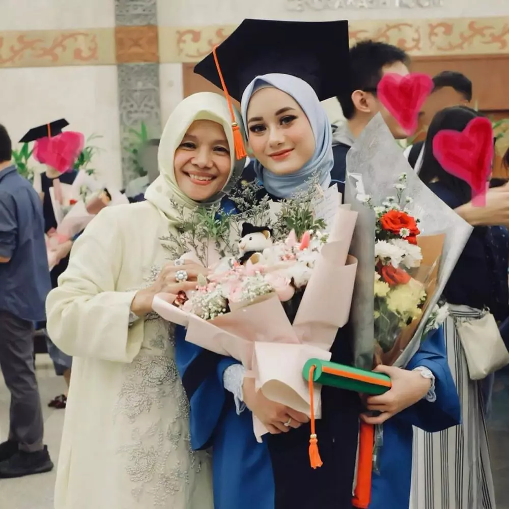 kebersamaan dinda hauw dan ibunda © instagram kebersamaan dinda hauw dan ibunda © instagram