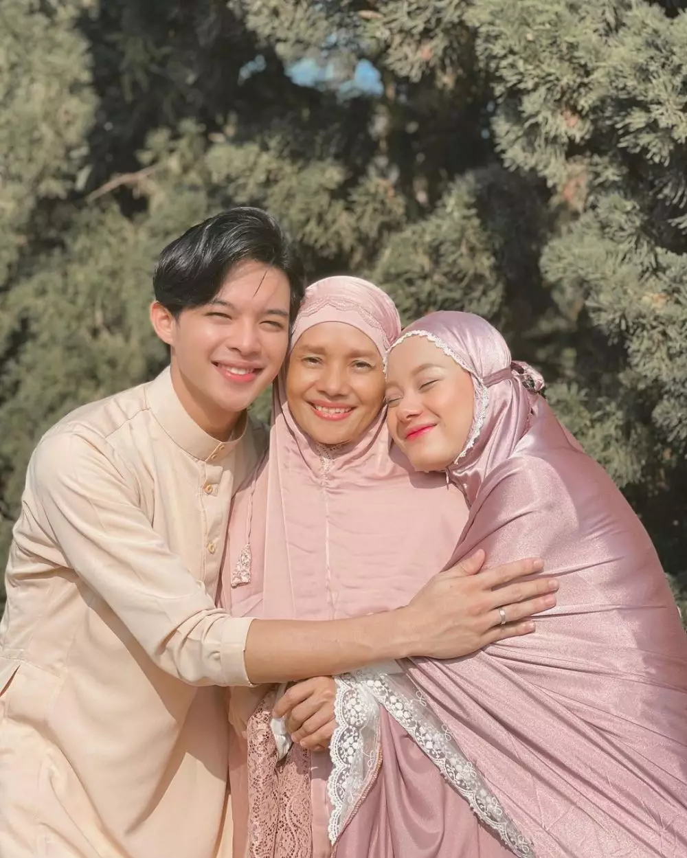 kebersamaan dinda hauw dan ibunda © instagram kebersamaan dinda hauw dan ibunda © instagram