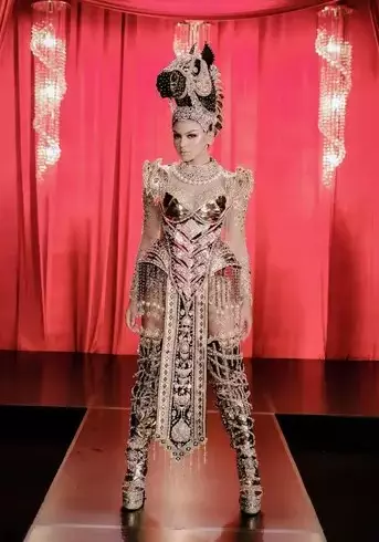 Potret Jihane Almira pakai kostum bertema kuda NTT © Instagram/@officialputeriindonesia