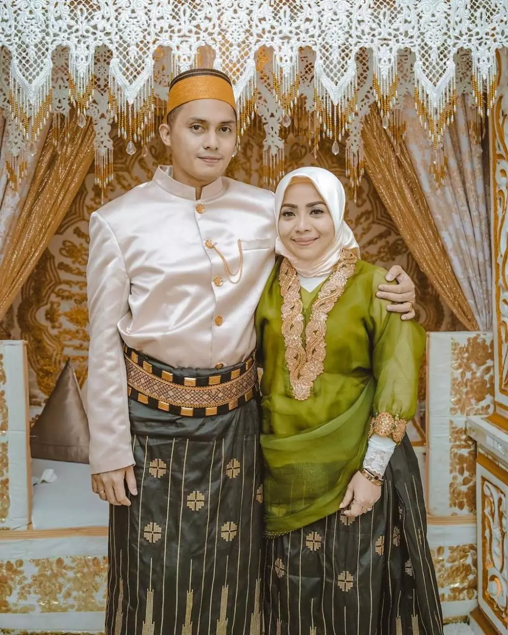 seleb pakai baju adat Bugis © 2021 brilio.net