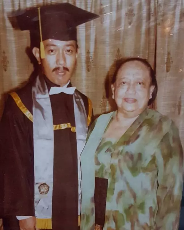 potret lawas komedian saat wisuda © berbagai sumber