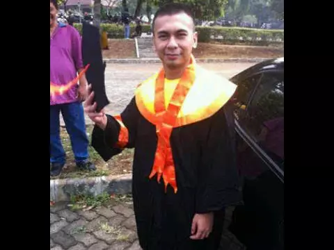 potret lawas komedian saat wisuda © berbagai sumber