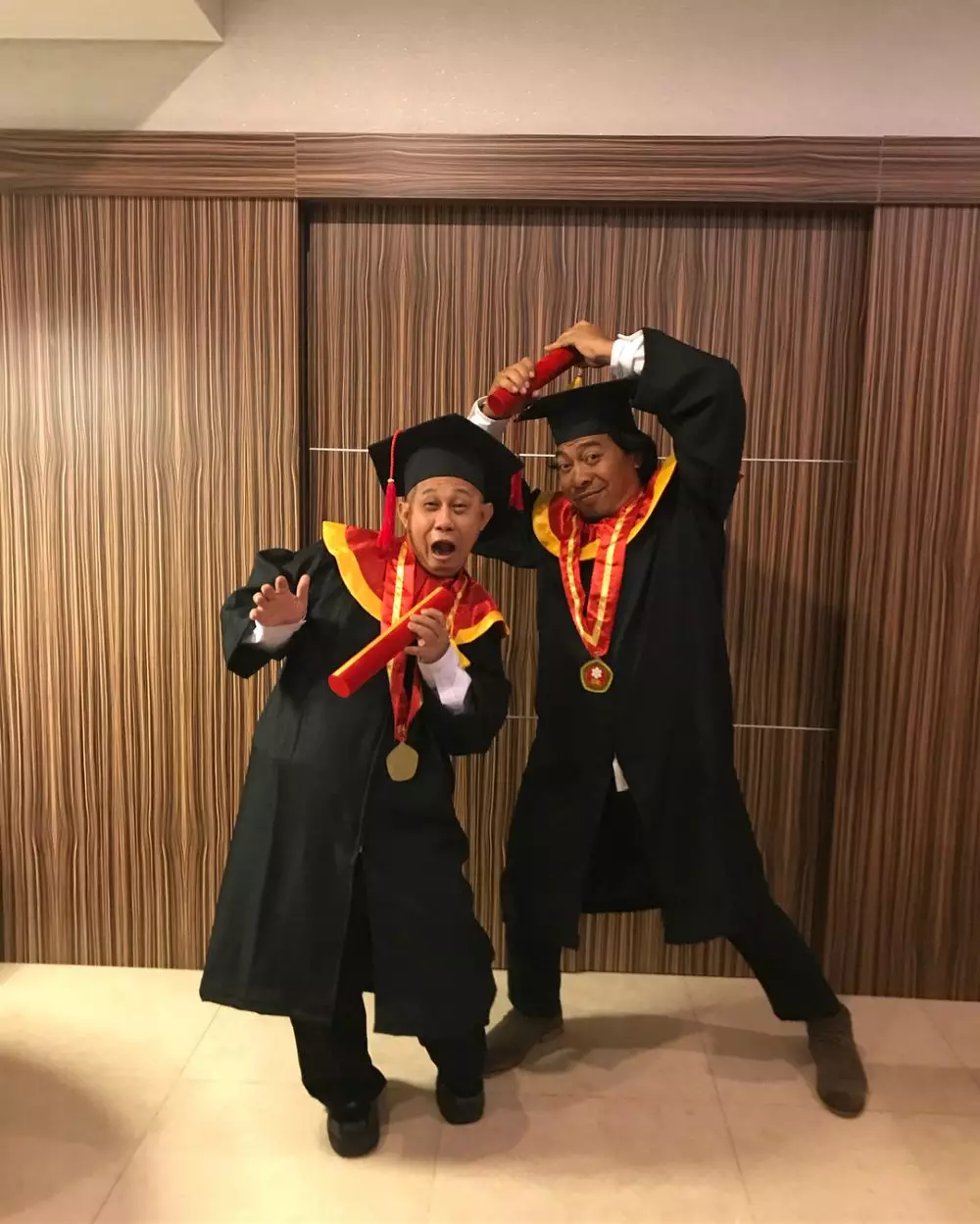 potret lawas komedian saat wisuda © berbagai sumber