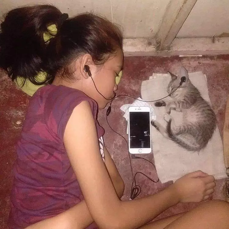 Kelakuan cewek kurang kerjaan © berbagai sumber