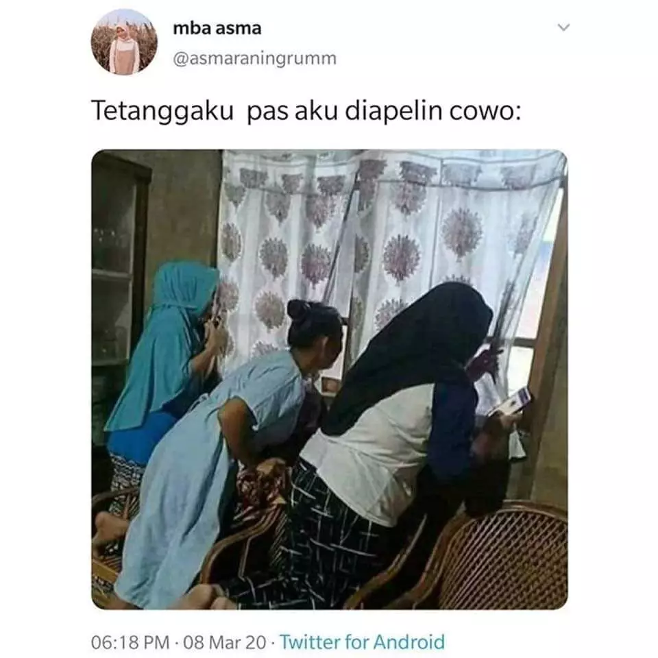 Kelakuan cewek kurang kerjaan © berbagai sumber