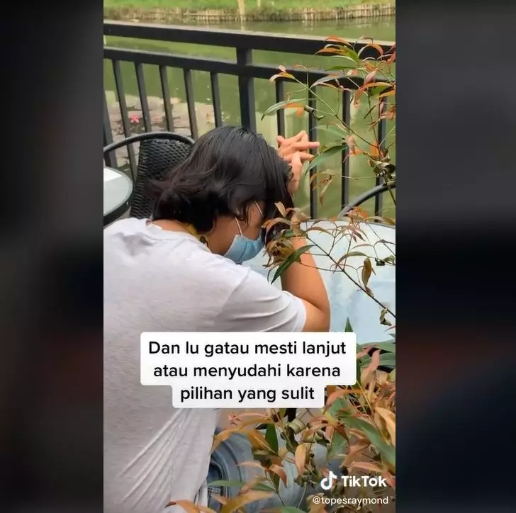 pria lihat pasangannya jalan bareng mantan TikTok © 2021 brilio.net pria lihat pasangannya jalan bareng mantan TikTok © 2021 brilio.net