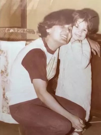 Potret masa kecil aktris telenovela 90-an dari berbagai sumber