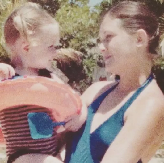 Potret masa kecil aktris telenovela 90-an dari berbagai sumber