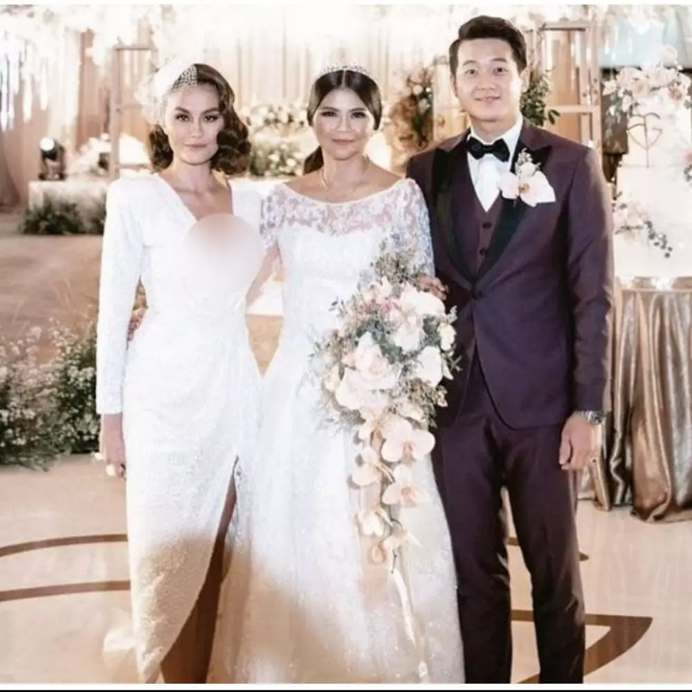8 Potret Agnez Mo hadiri nikahan Greysia Polii, gayanya disorot © 2020 brilio.net 8 Potret Agnez Mo hadiri nikahan Greysia Polii, gayanya disorot © 2020 brilio.net