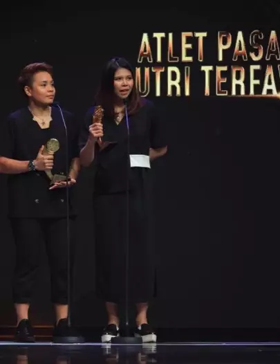 Potret kompak Greysia Polii dan Apriyani Rahayu dari berbagai sumber