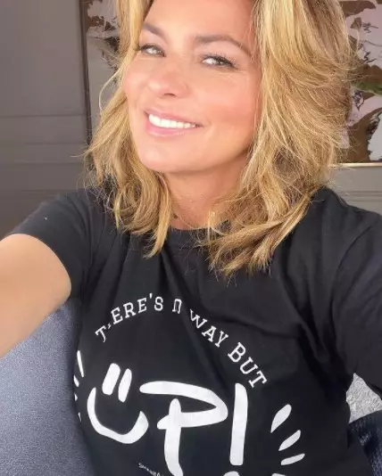 Potret penyanyi wanita Hollywood di usia 50-an dari berbagai sumber