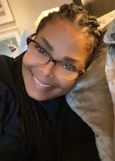 Potret penyanyi wanita Hollywood di usia 50-an dari berbagai sumber