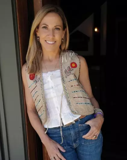 Potret penyanyi wanita Hollywood di usia 50-an dari berbagai sumber