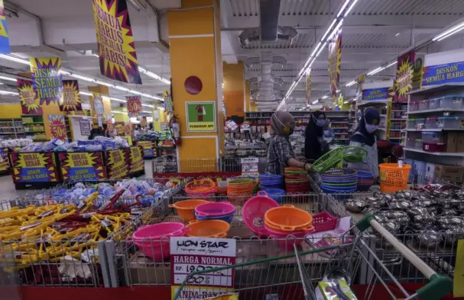 Fakta Giant tutup © berbagai sumber Fakta Giant tutup © berbagai sumber