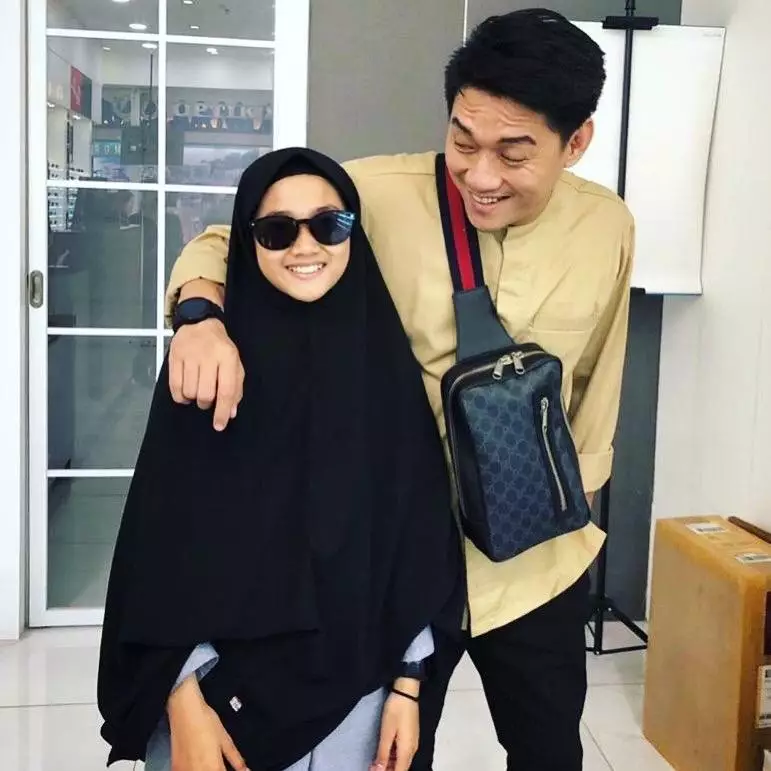 Seleb sekolahkan anak ke pesantren © 2021 brilio.net Seleb sekolahkan anak ke pesantren © 2021 brilio.net