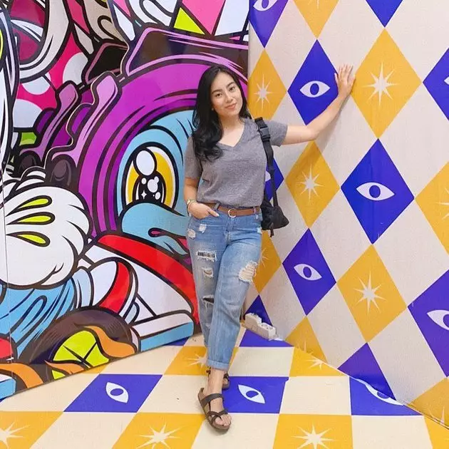 Potret Casey Rebecca © Instagram/@rebeccatulung