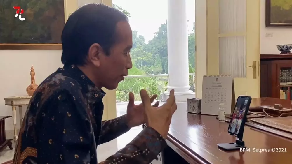 Jokowi video call Greysia dan Apriyani © 2021 brilio.net Jokowi video call Greysia dan Apriyani © 2021 brilio.net