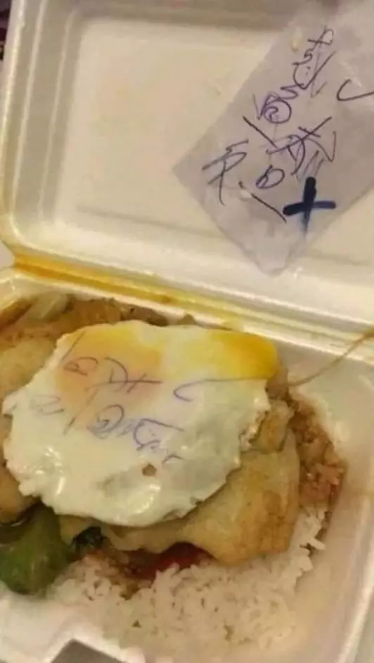 momen apes buka nasi kotak © 2021 instagram.com