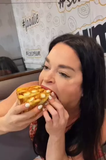 wanita dengan rekor mulut terbesar di dunia Instagram dan TikTok