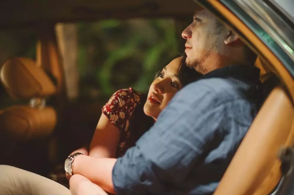 momen manis gading marten dan pasangan di film © berbagai sumber momen manis gading marten dan pasangan di film © berbagai sumber