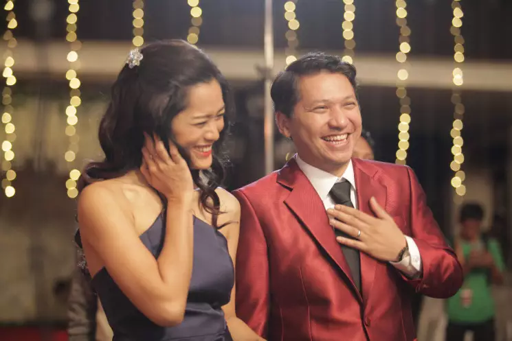 momen manis gading marten dan pasangan di film © berbagai sumber momen manis gading marten dan pasangan di film © berbagai sumber