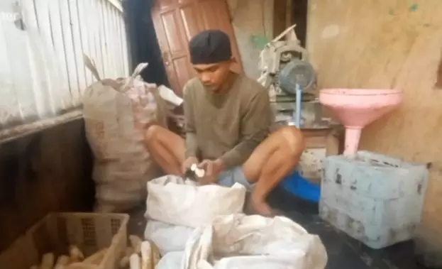 Kisah sukses penjual gorengan © YouTube/Kawan Dapur Kisah sukses penjual gorengan © YouTube/Kawan Dapur