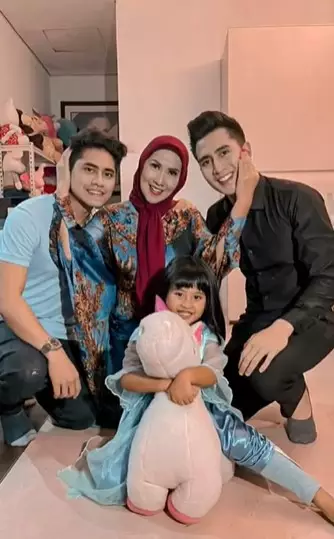 Momen ulang tahun ke-49 Venna Melinda © berbagai sumber Momen ulang tahun ke-49 Venna Melinda © berbagai sumber