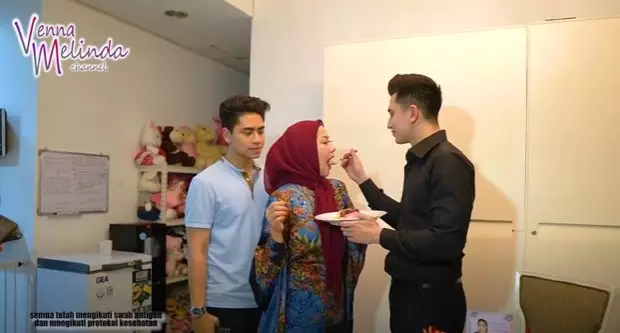 Momen ulang tahun ke-49 Venna Melinda © berbagai sumber Momen ulang tahun ke-49 Venna Melinda © berbagai sumber
