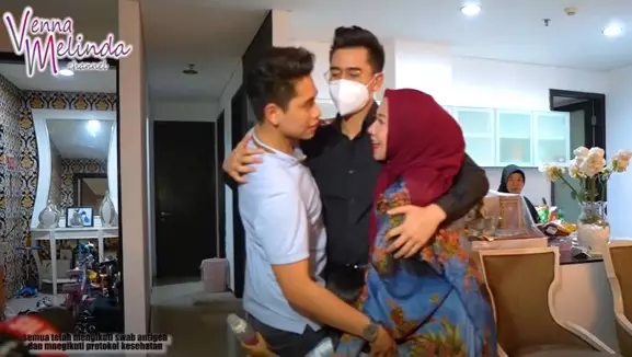 Momen ulang tahun ke-49 Venna Melinda © berbagai sumber Momen ulang tahun ke-49 Venna Melinda © berbagai sumber