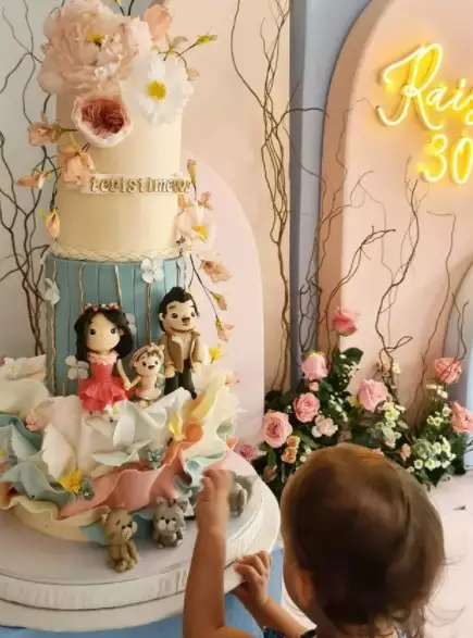 Potret kue ulang tahun 7 penyanyi wanita © berbagai sumber Potret kue ulang tahun 7 penyanyi wanita © berbagai sumber