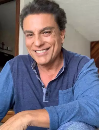 Potret terkini aktor telenovela populer di Indonesia dari berbagai sumber Potret terkini aktor telenovela populer di Indonesia dari berbagai sumber