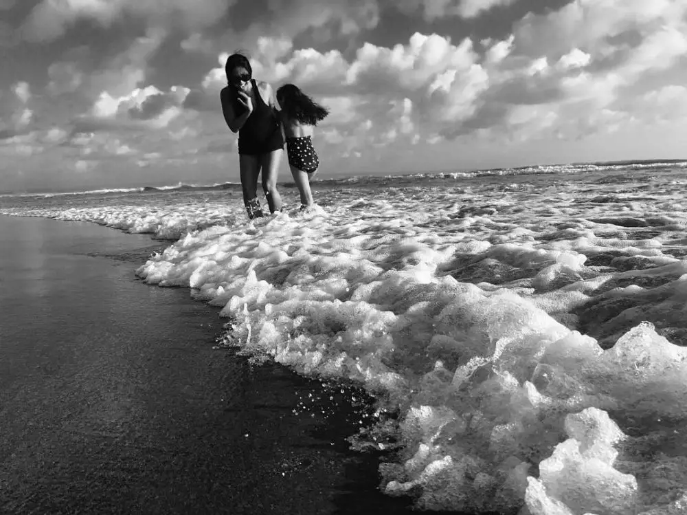 Penyanyi olahraga bareng anak © 2021 brilio.net