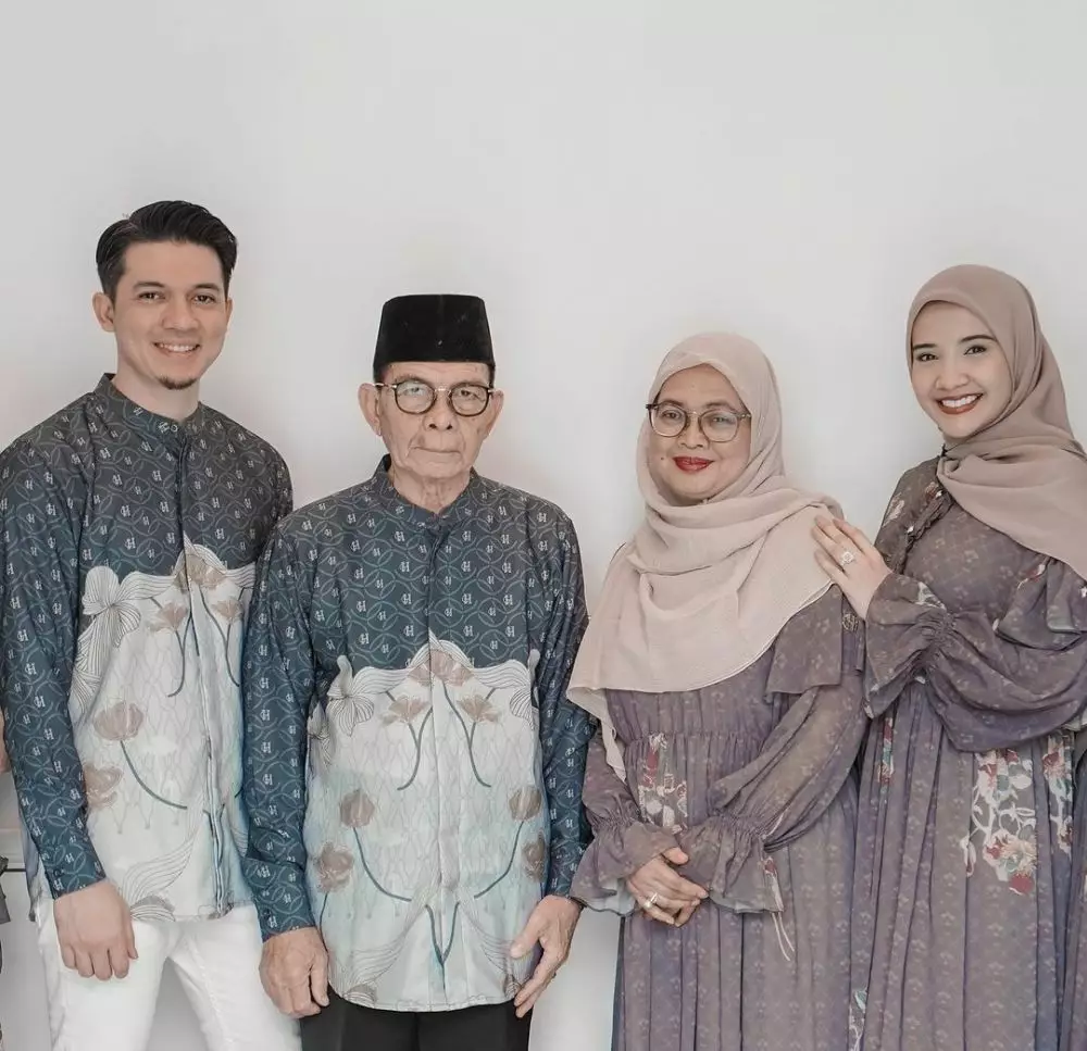 potret kenangan irwansyah dan sang ibunda © berbagai sumber