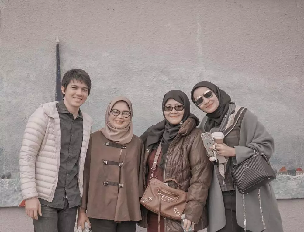 potret kenangan irwansyah dan sang ibunda © berbagai sumber