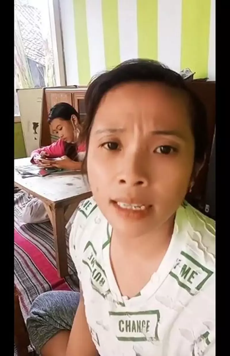 curhatan guru les © 2021 Instagram