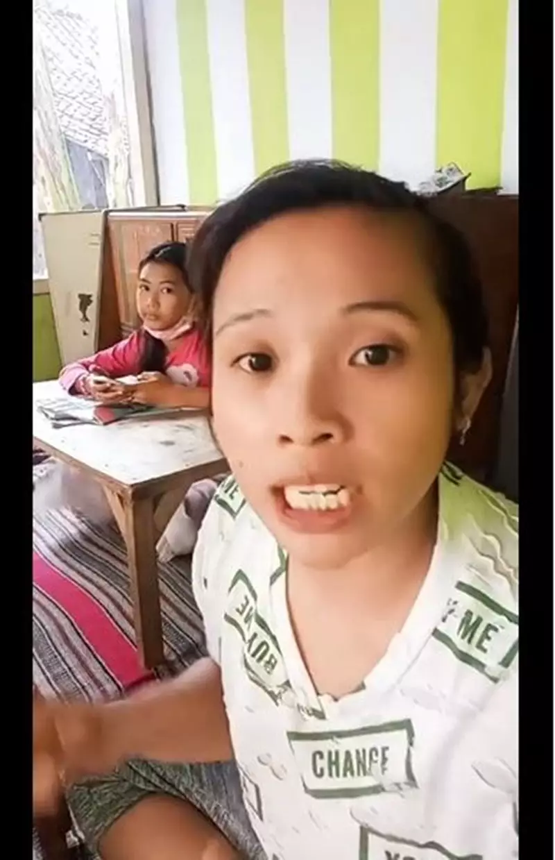 curhatan guru les © 2021 Instagram