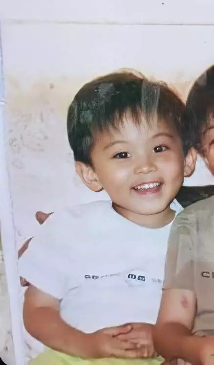 Potret masa kecil Mark Lee member boyband NCT dari berbagai sumber