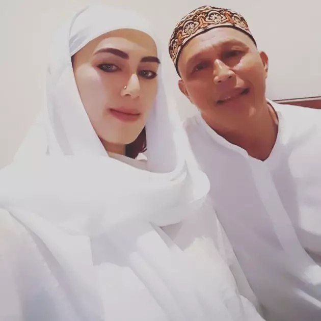 kebersamaan bang tigor dan istri © instagram