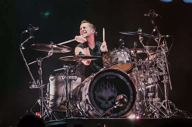 Pete Parada Drummer The Offspring dikeluarkan dari band Berbagai sumber