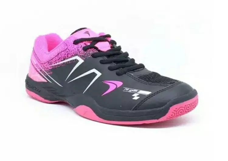 6 Rekomendasi sepatu badminton © 2021 brilio.net 6 Rekomendasi sepatu badminton © 2021 brilio.net