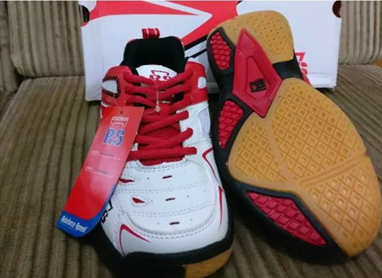 6 Rekomendasi sepatu badminton © 2021 brilio.net 6 Rekomendasi sepatu badminton © 2021 brilio.net