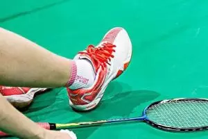 6 Rekomendasi sepatu badminton terbaik, kuat, tahan lama, dan nyaman  