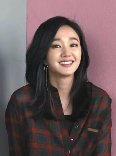 aktris Korea ini masih betah melajang dari berbagai sumber