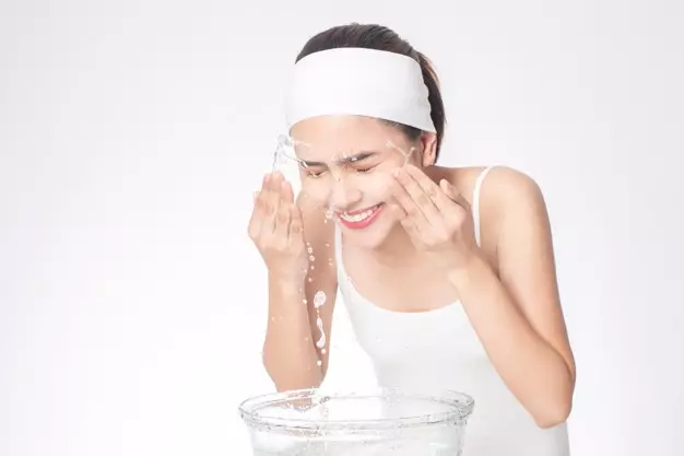 Penyebab kulit berminyak © healthline dan sumber lain