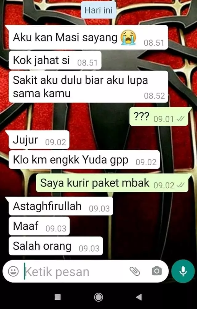 penerima paket salah paham © Twitter