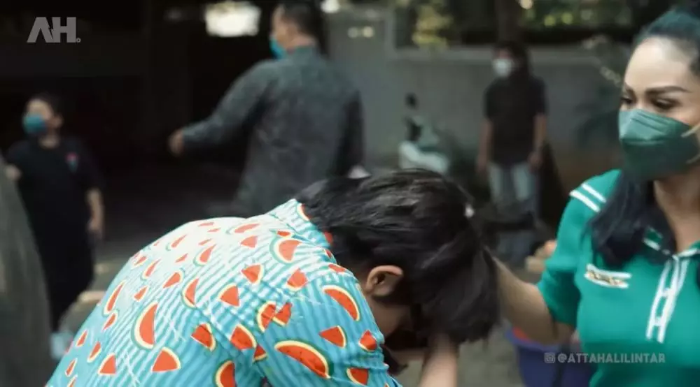 KD dan Kellen ke rumah Aurel © YouTube