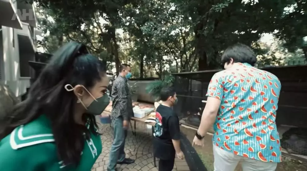 KD dan Kellen ke rumah Aurel © YouTube